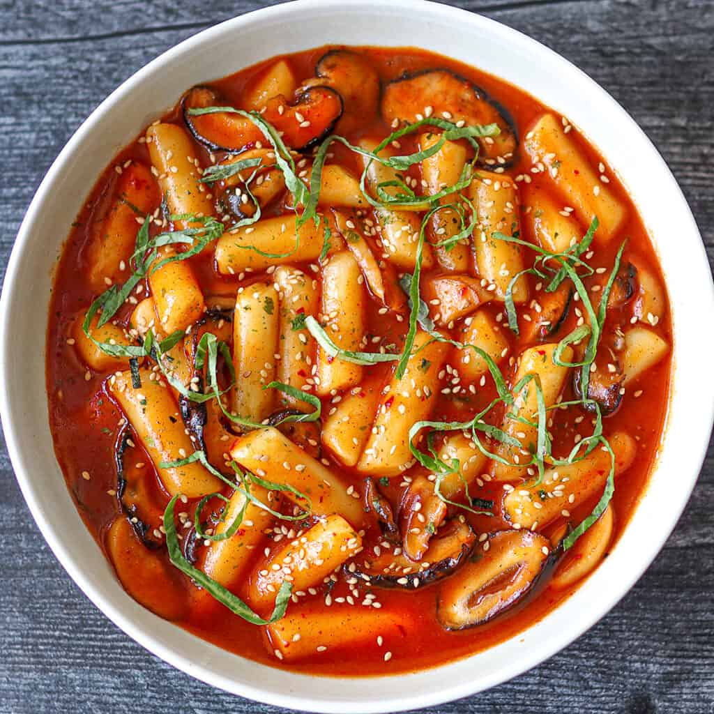 Korean Tteokbokki (떡볶이) with Peppers 